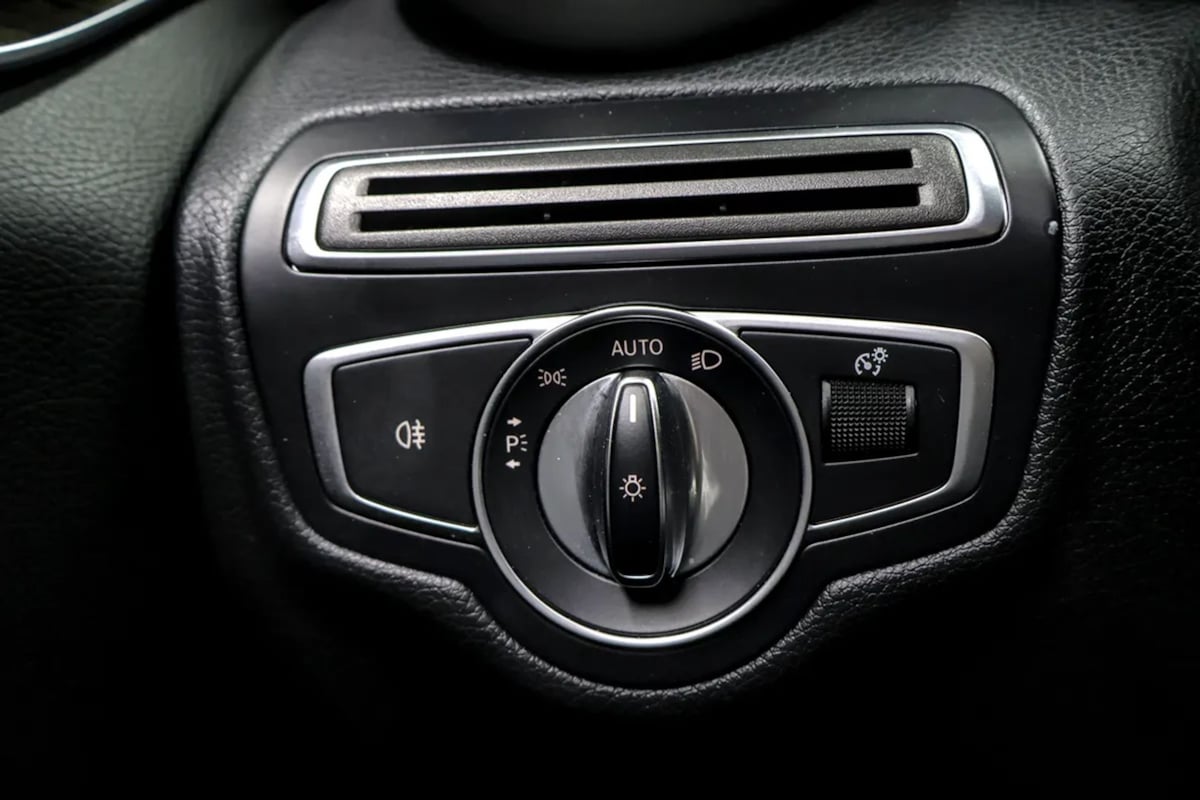 Mercedes-Benz C300 photo 22