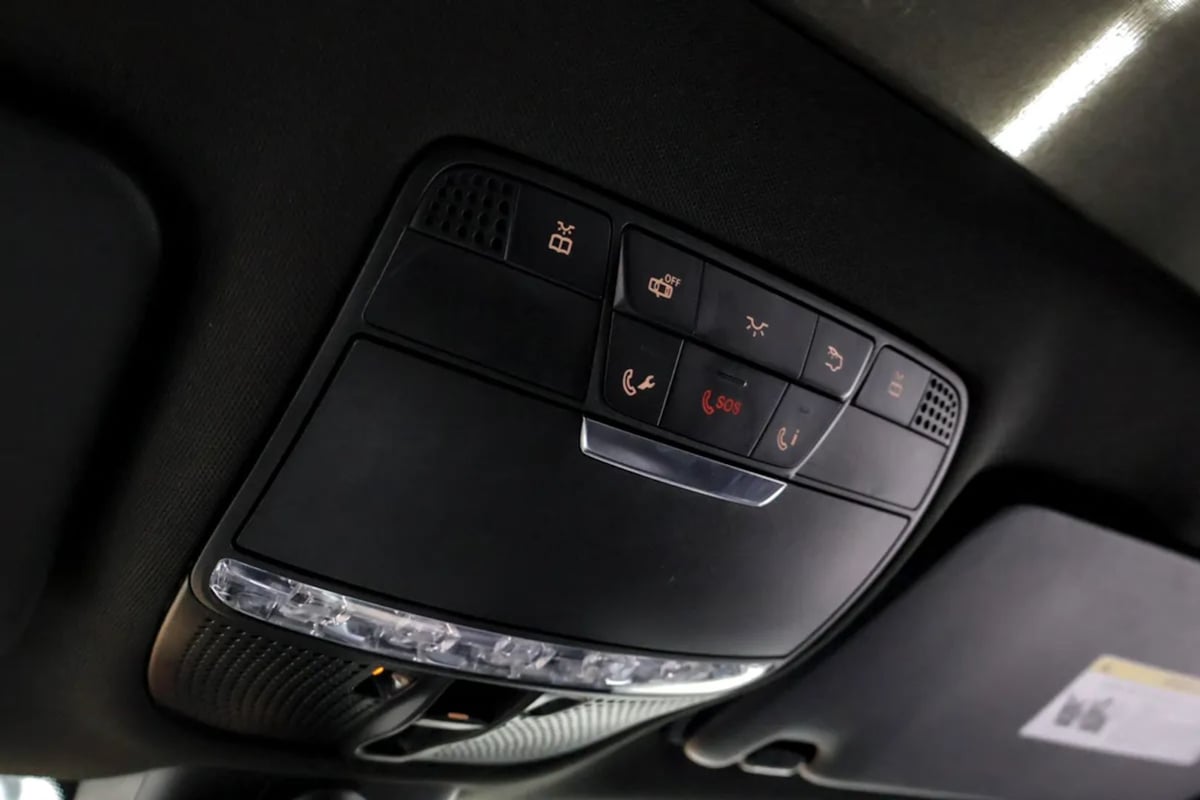 Mercedes-Benz C300 photo 23