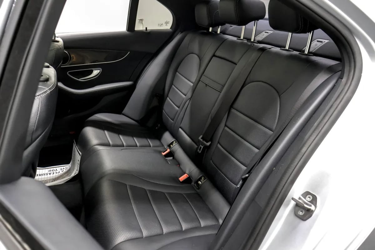 Mercedes-Benz C300 photo 29