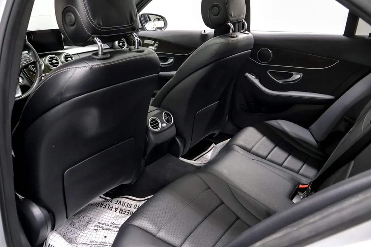 Mercedes-Benz C300 photo 30