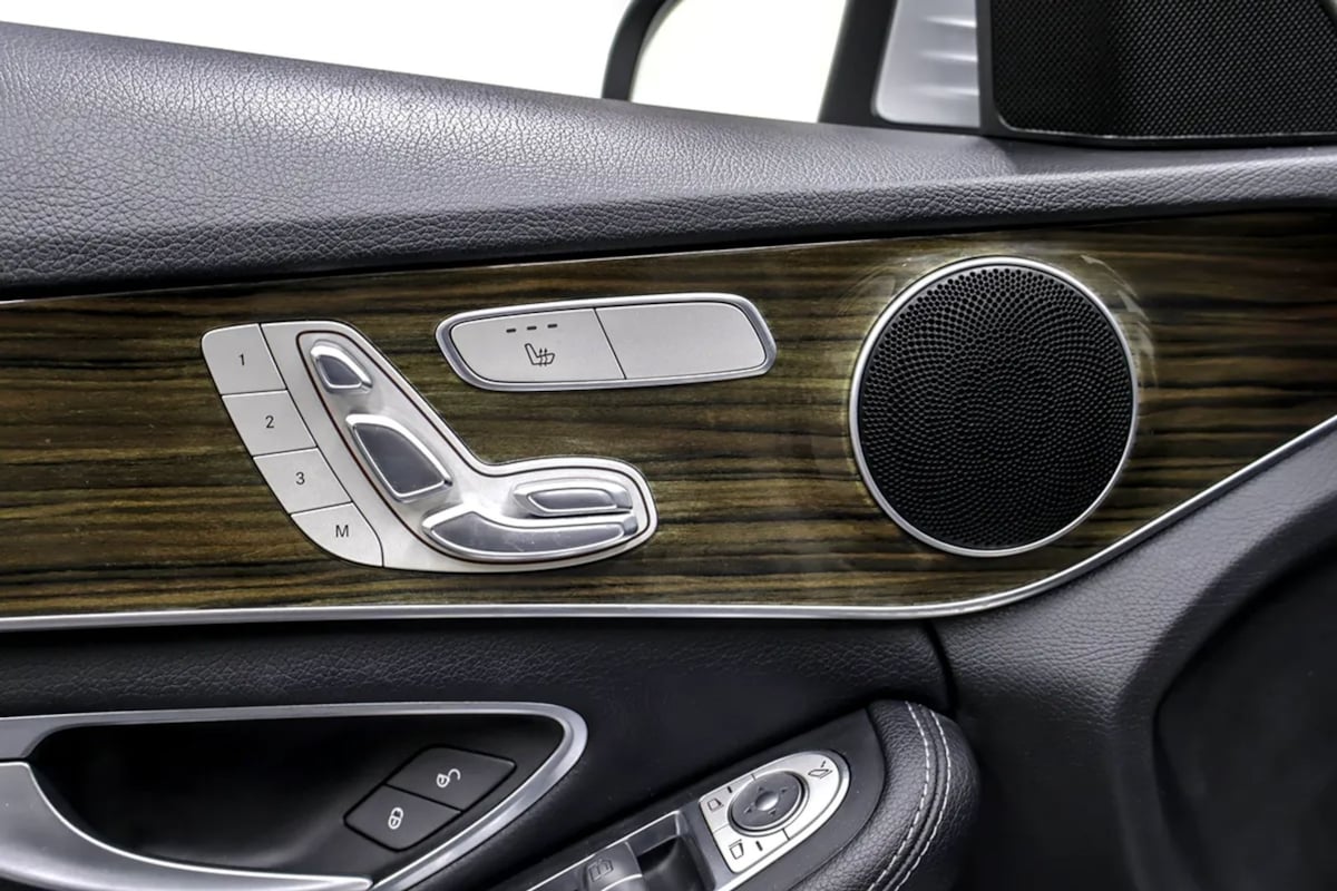 Mercedes-Benz C300 photo 31
