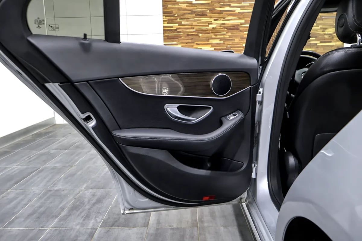 Mercedes-Benz C300 photo 34