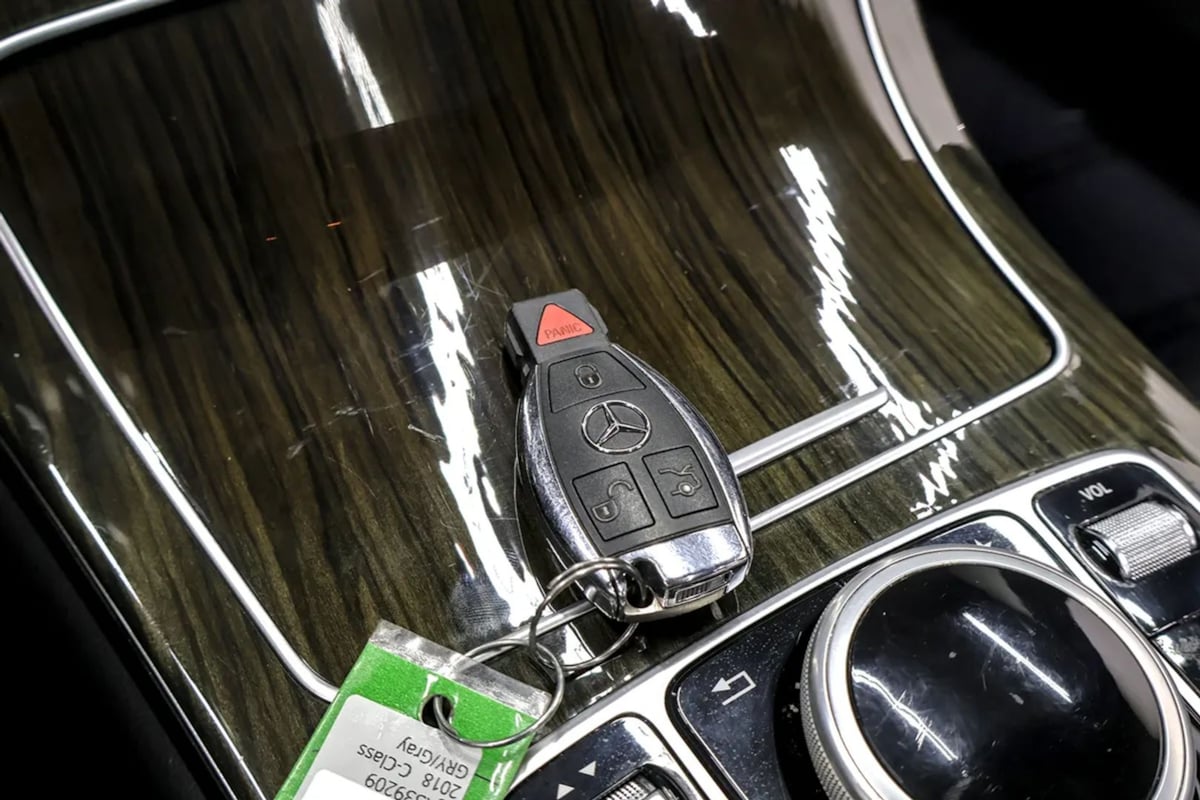 Mercedes-Benz C300 photo 44