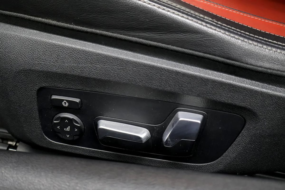 BMW 8 Series photo 31