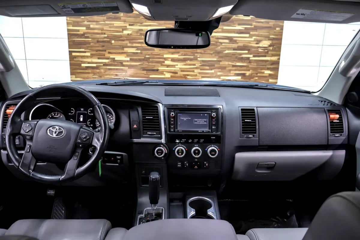 Toyota Sequoia photo 11