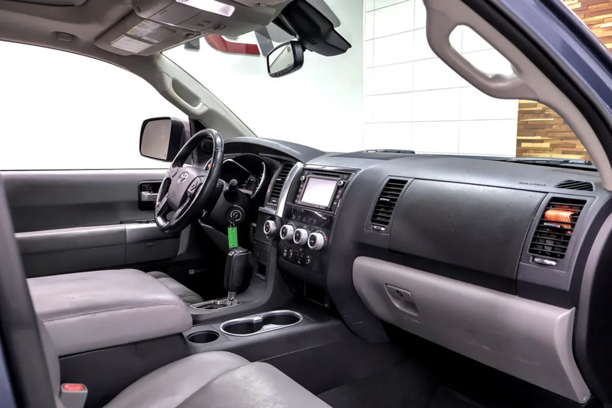 Toyota Sequoia photo 12