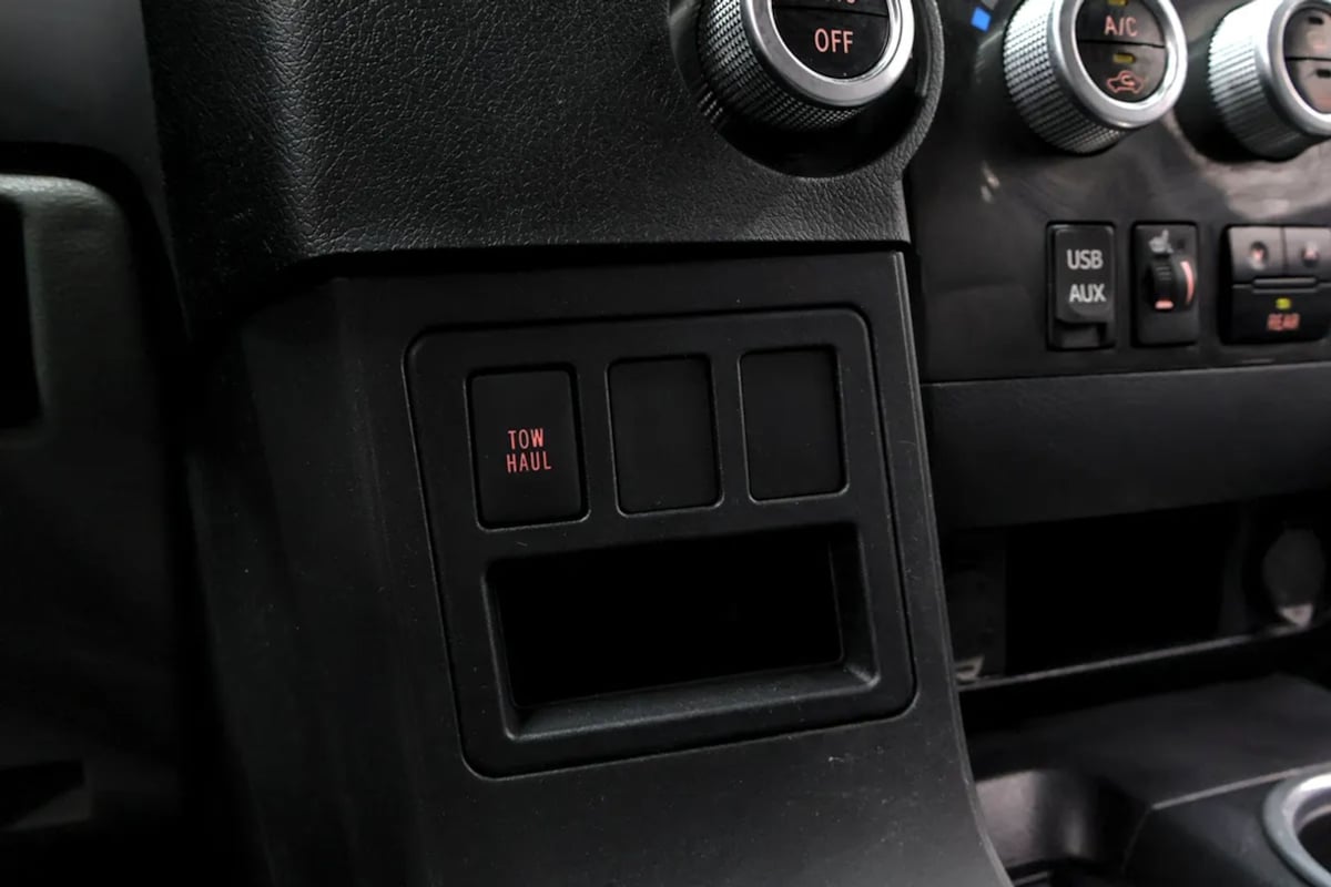 Toyota Sequoia photo 18