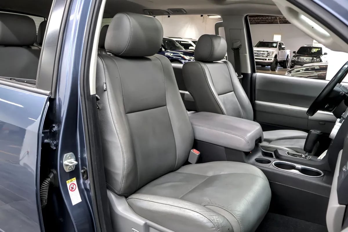 Toyota Sequoia photo 27