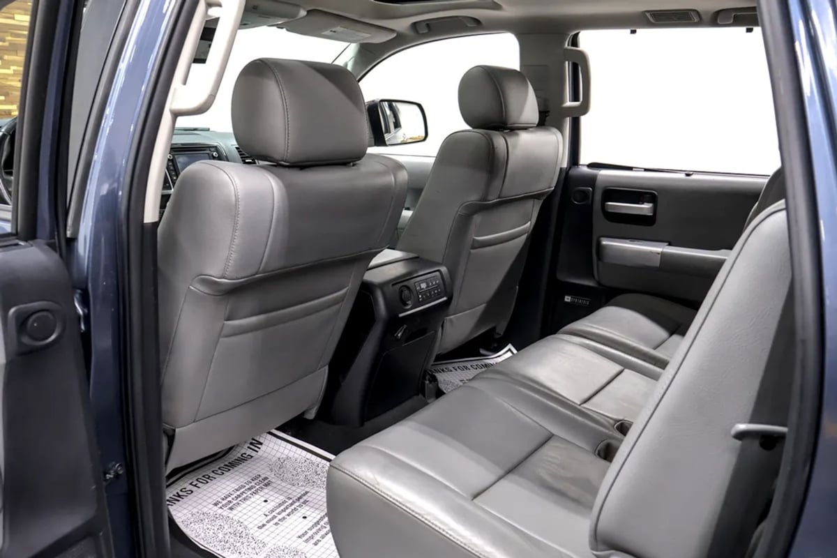 Toyota Sequoia photo 31