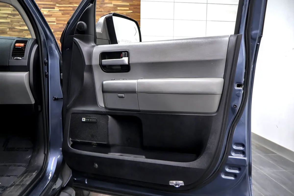Toyota Sequoia photo 37