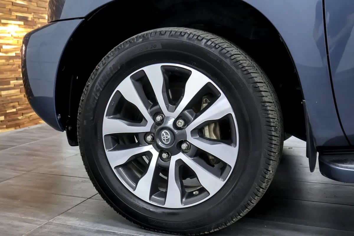 Toyota Sequoia photo 39