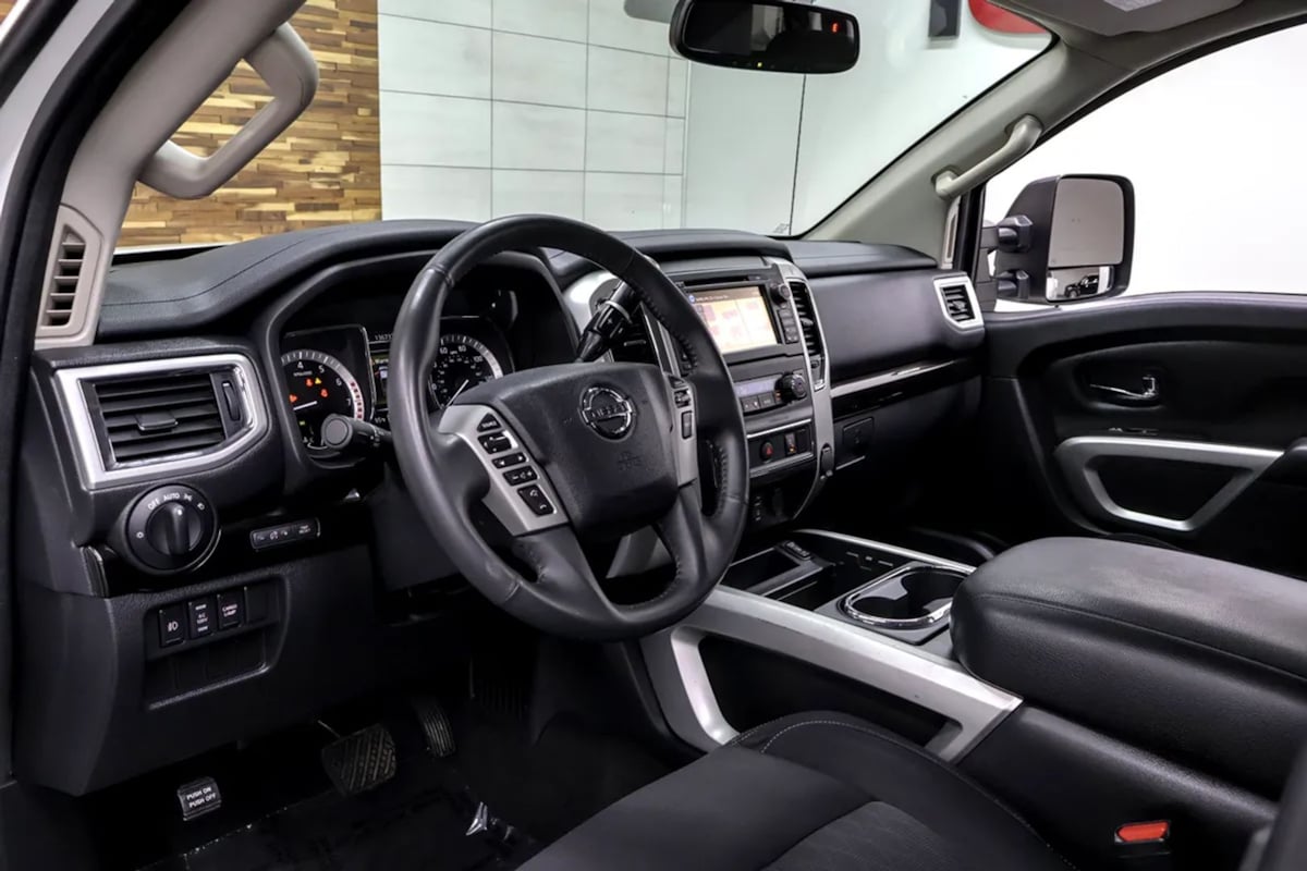 Nissan Titan photo 10