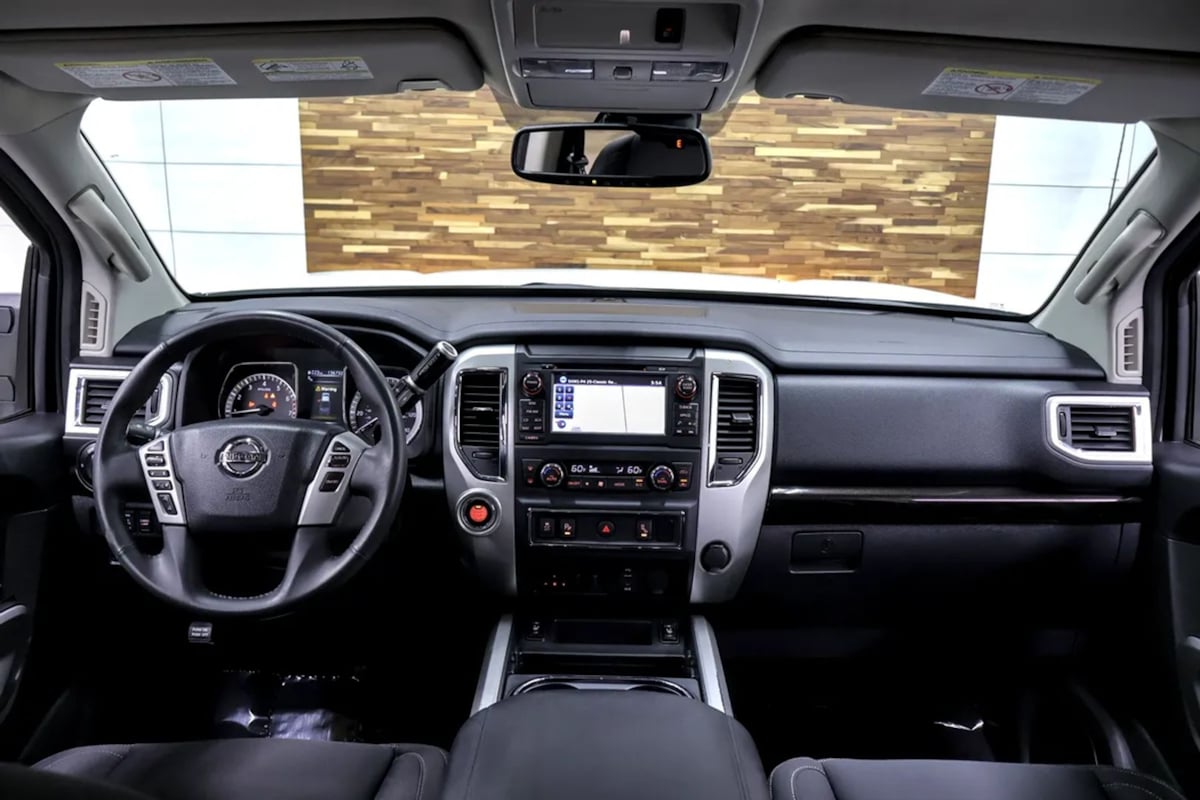 Nissan Titan photo 11