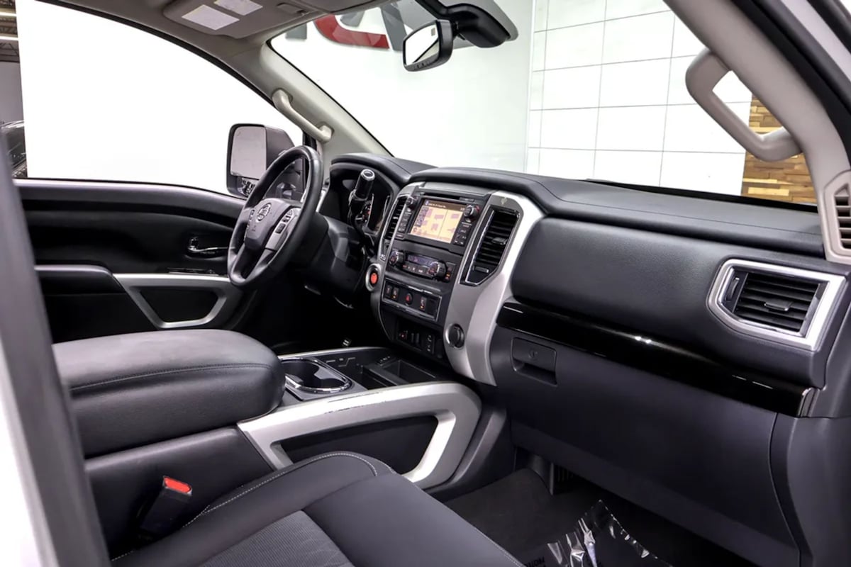 Nissan Titan photo 12