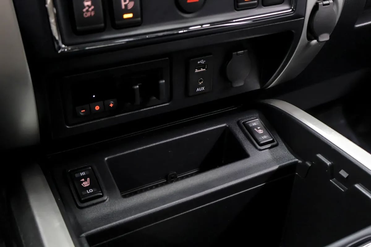 Nissan Titan photo 18
