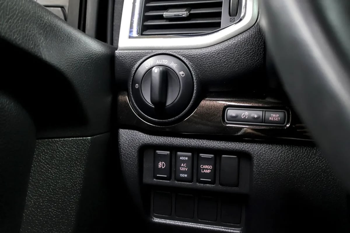 Nissan Titan photo 25