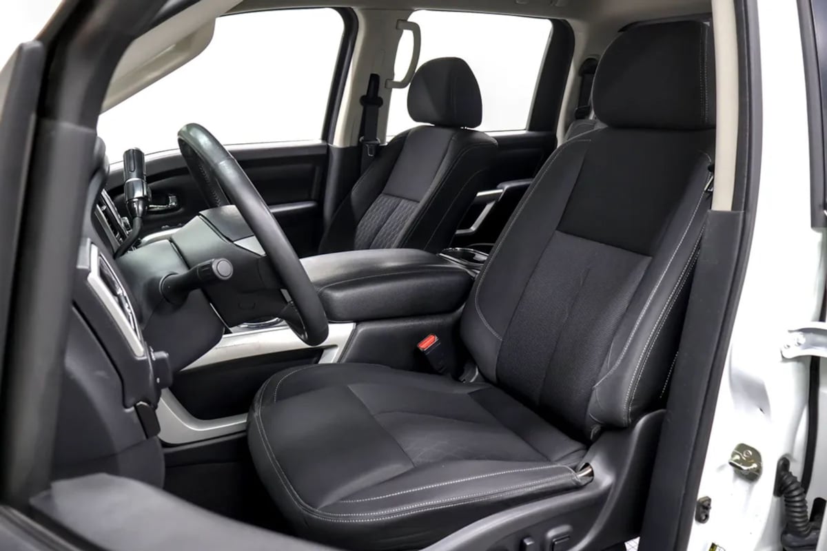 Nissan Titan photo 28