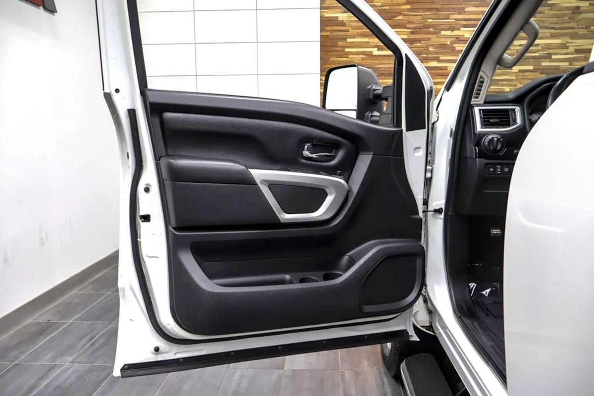 Nissan Titan photo 36