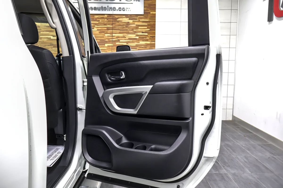 Nissan Titan photo 39