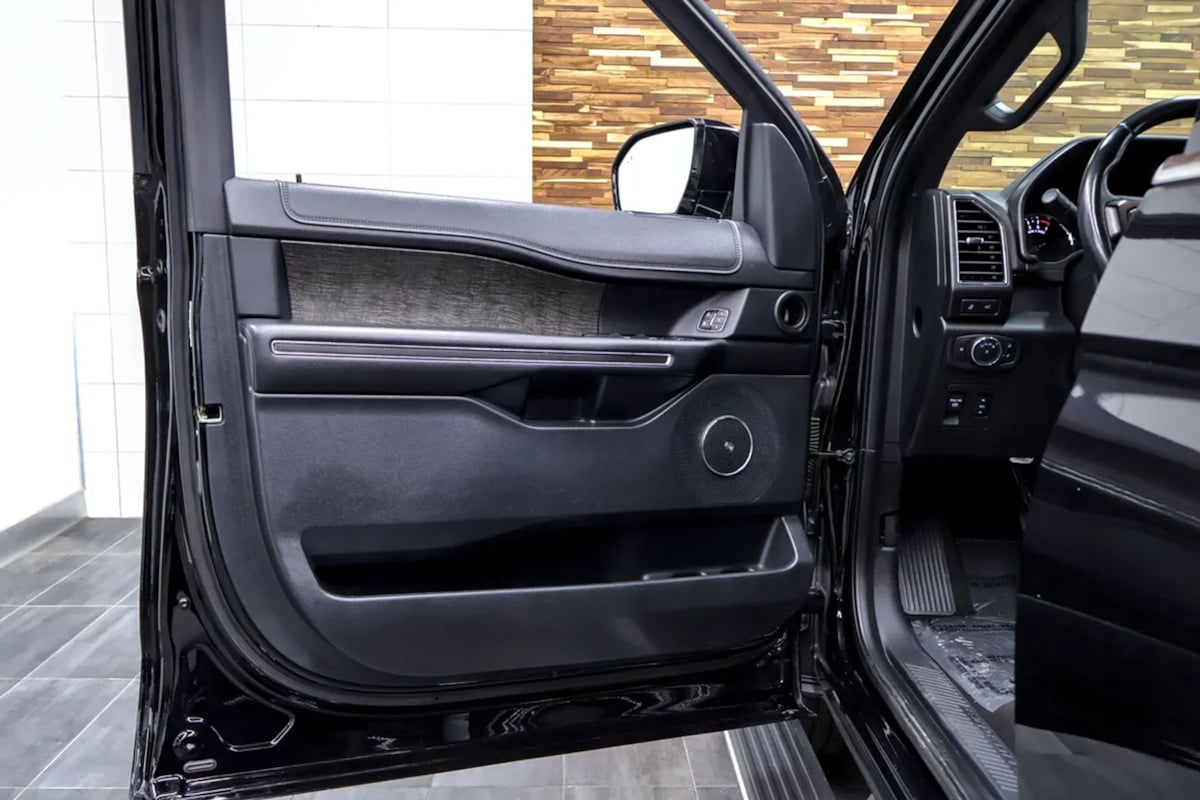 Ford Expedition MAX photo 37