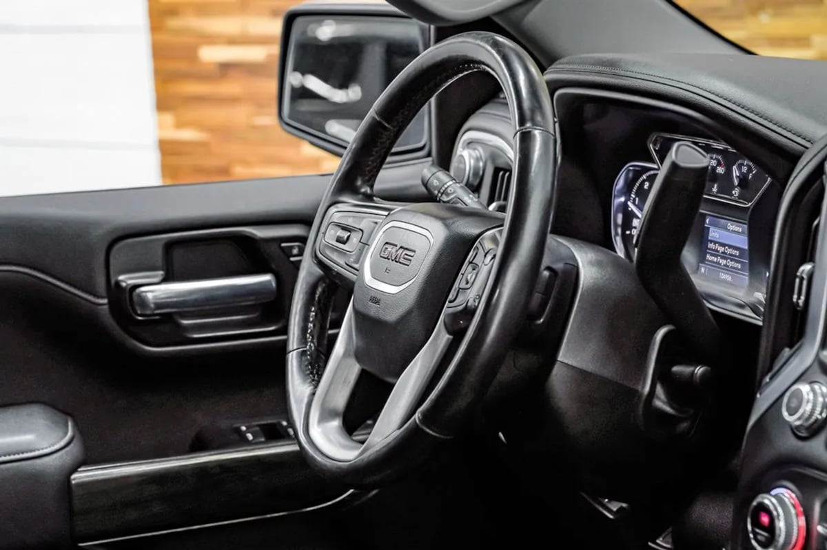 GMC Sierra photo 10