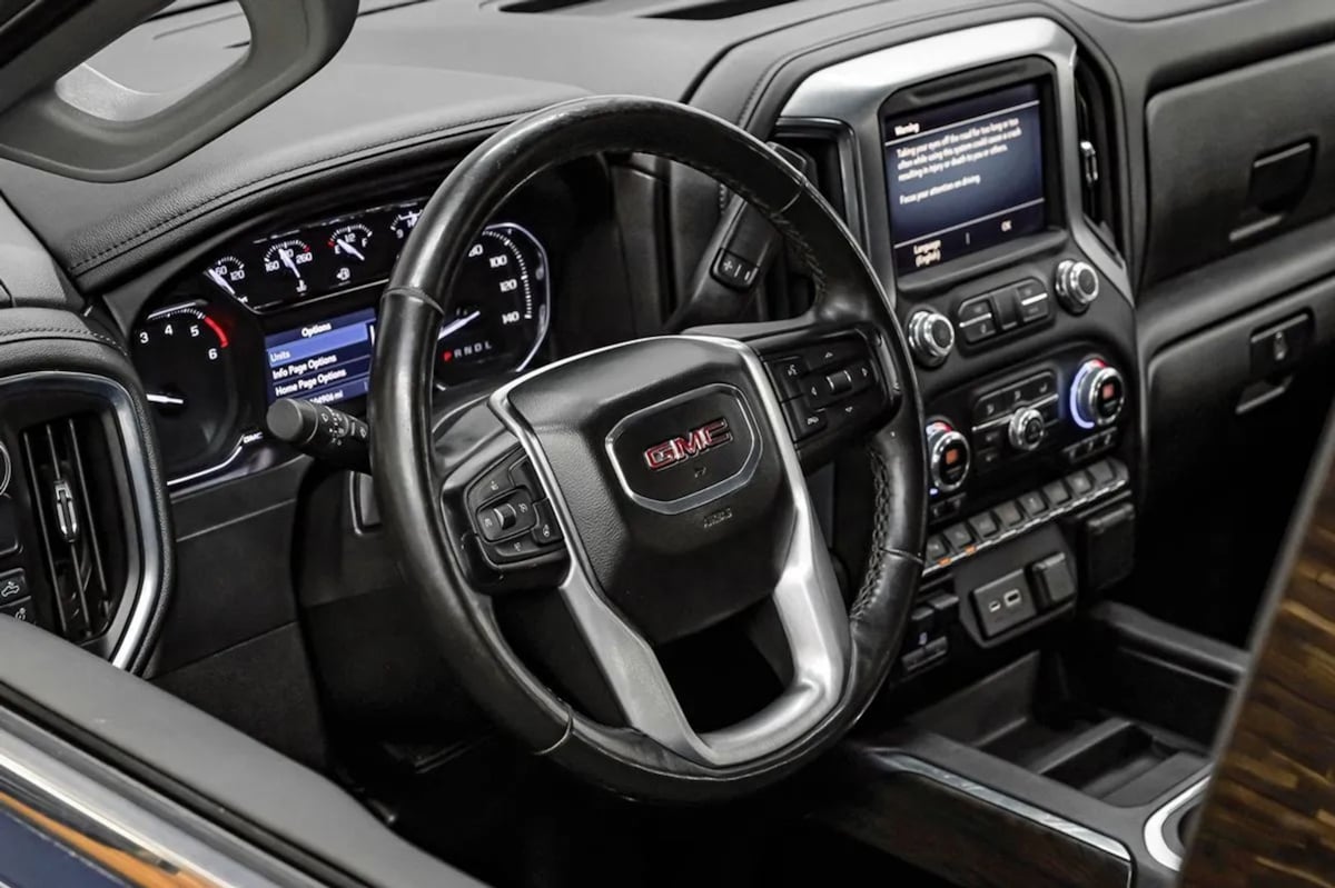 GMC Sierra photo 12
