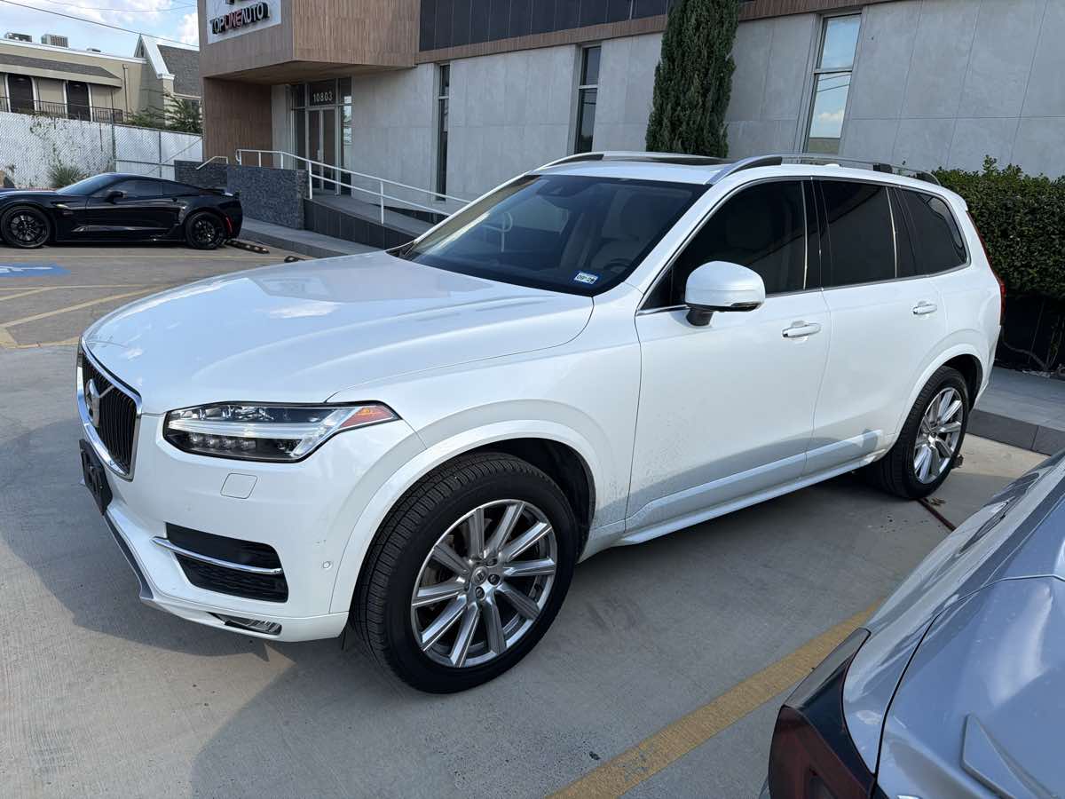 2018 Volvo XC90 Momentum