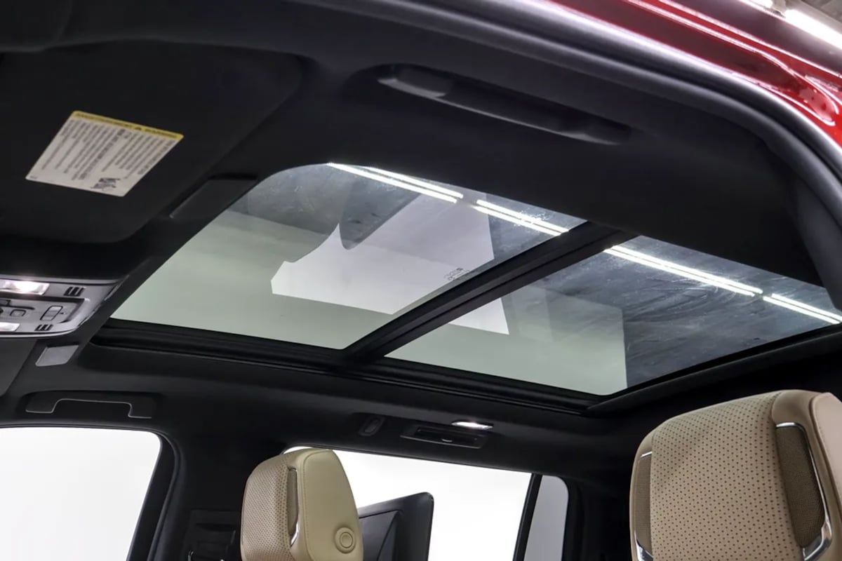 Cadillac Escalade ESV photo 30
