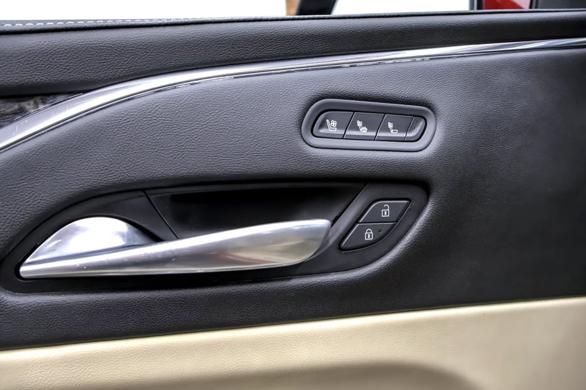 Cadillac Escalade ESV photo 39