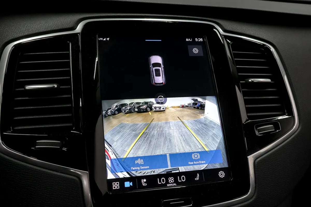 Volvo XC90 photo 23