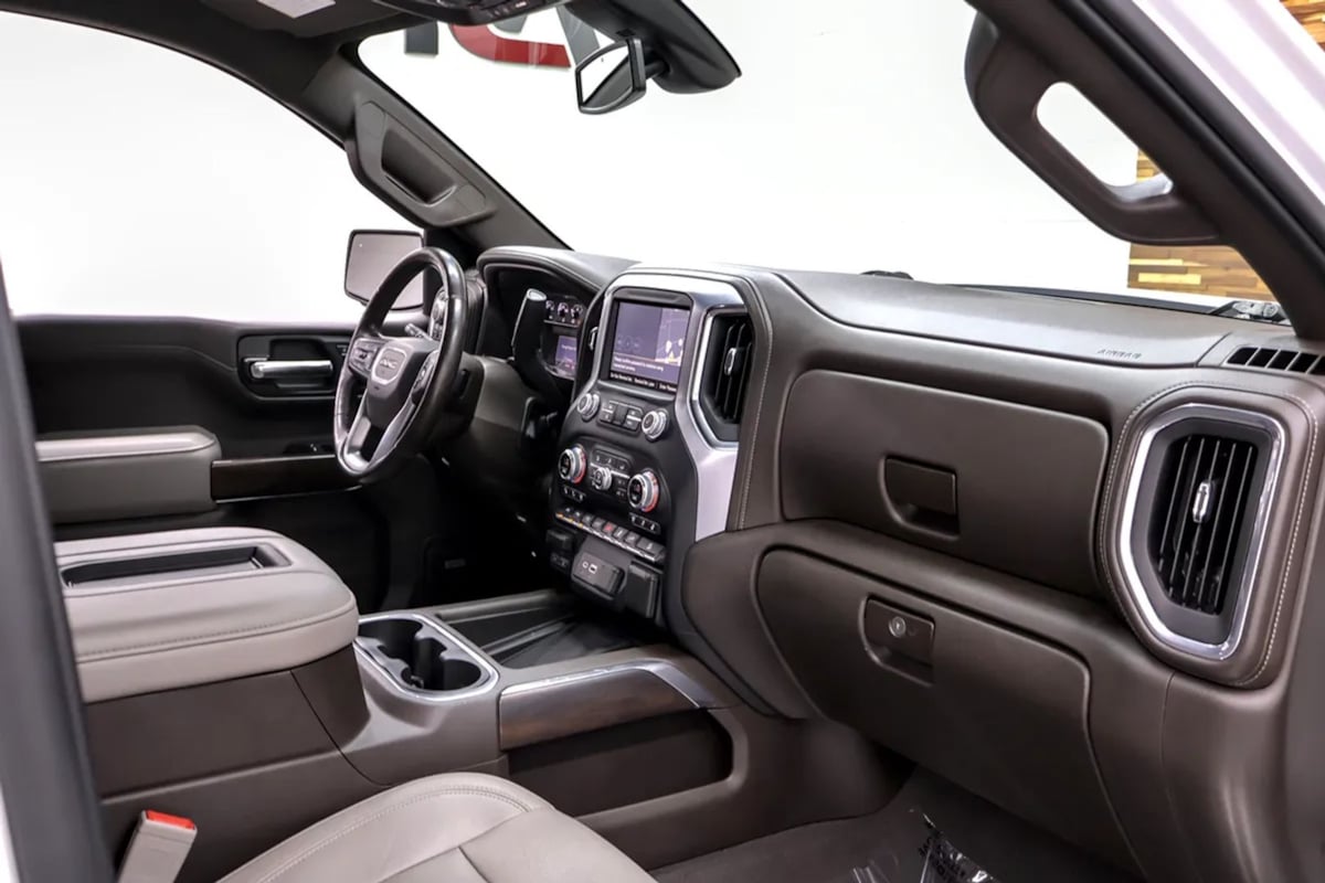 GMC Sierra photo 12