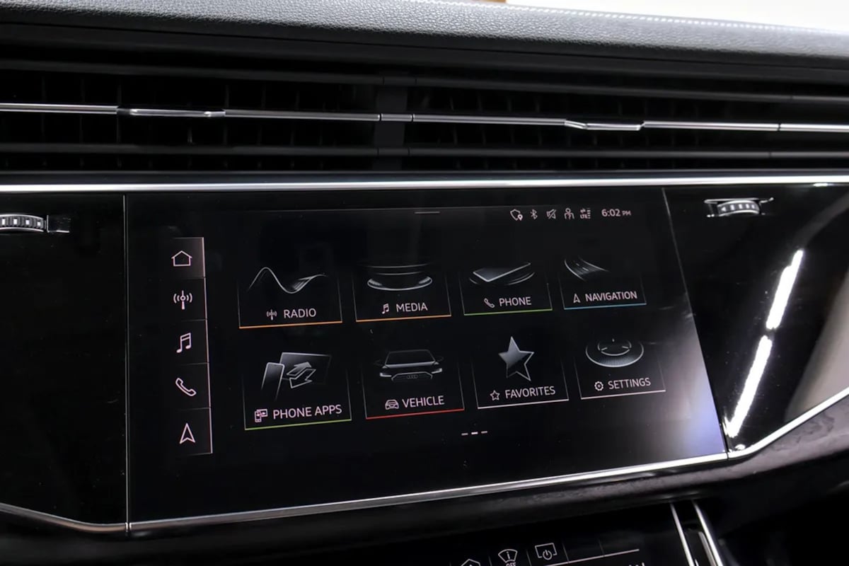 Audi Q8 photo 21