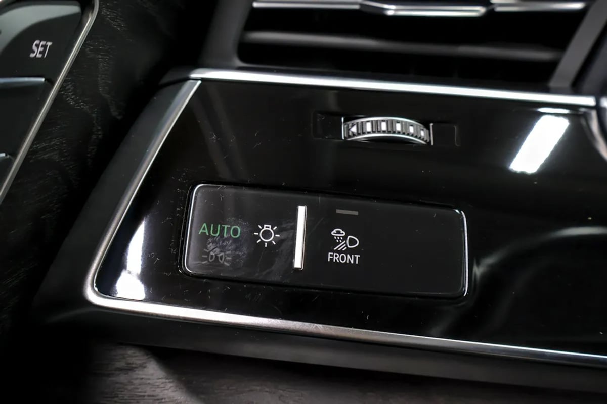 Audi Q8 photo 24
