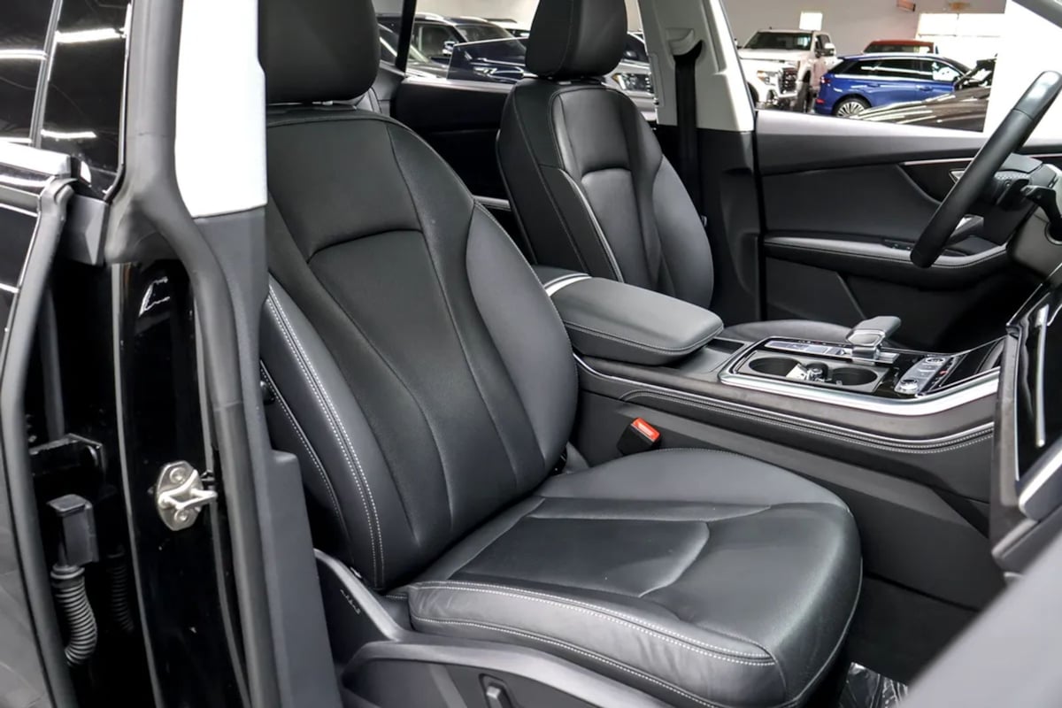 Audi Q8 photo 28