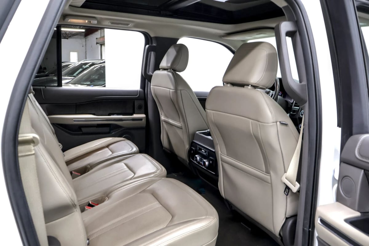 Ford Expedition MAX photo 31