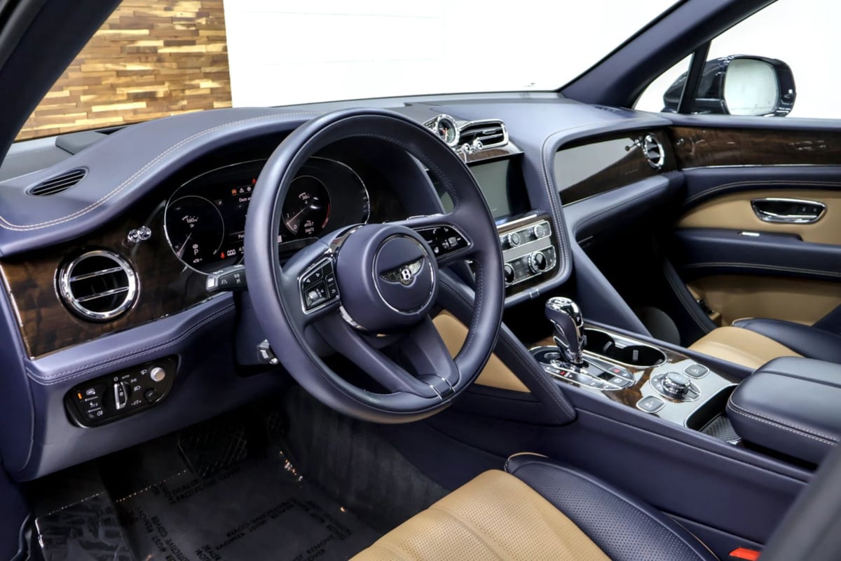 Bentley Bentayga photo 10