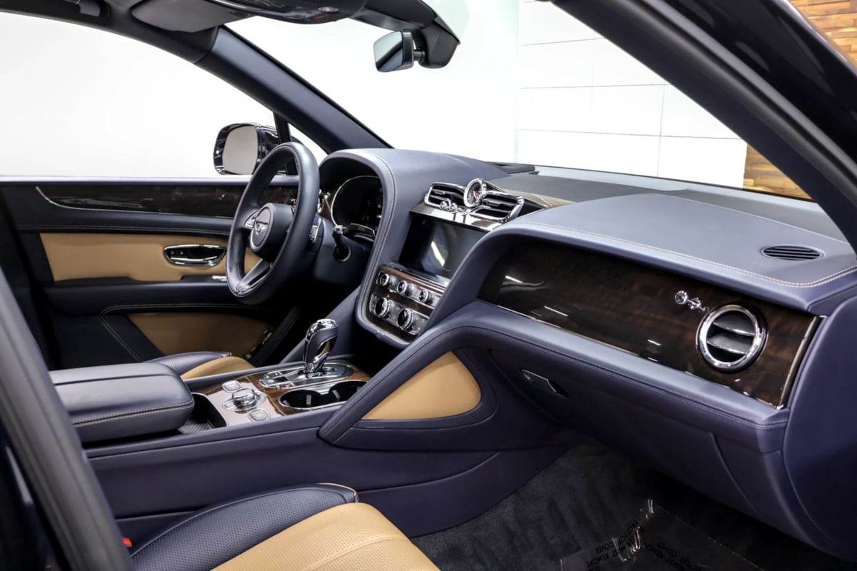 Bentley Bentayga photo 12