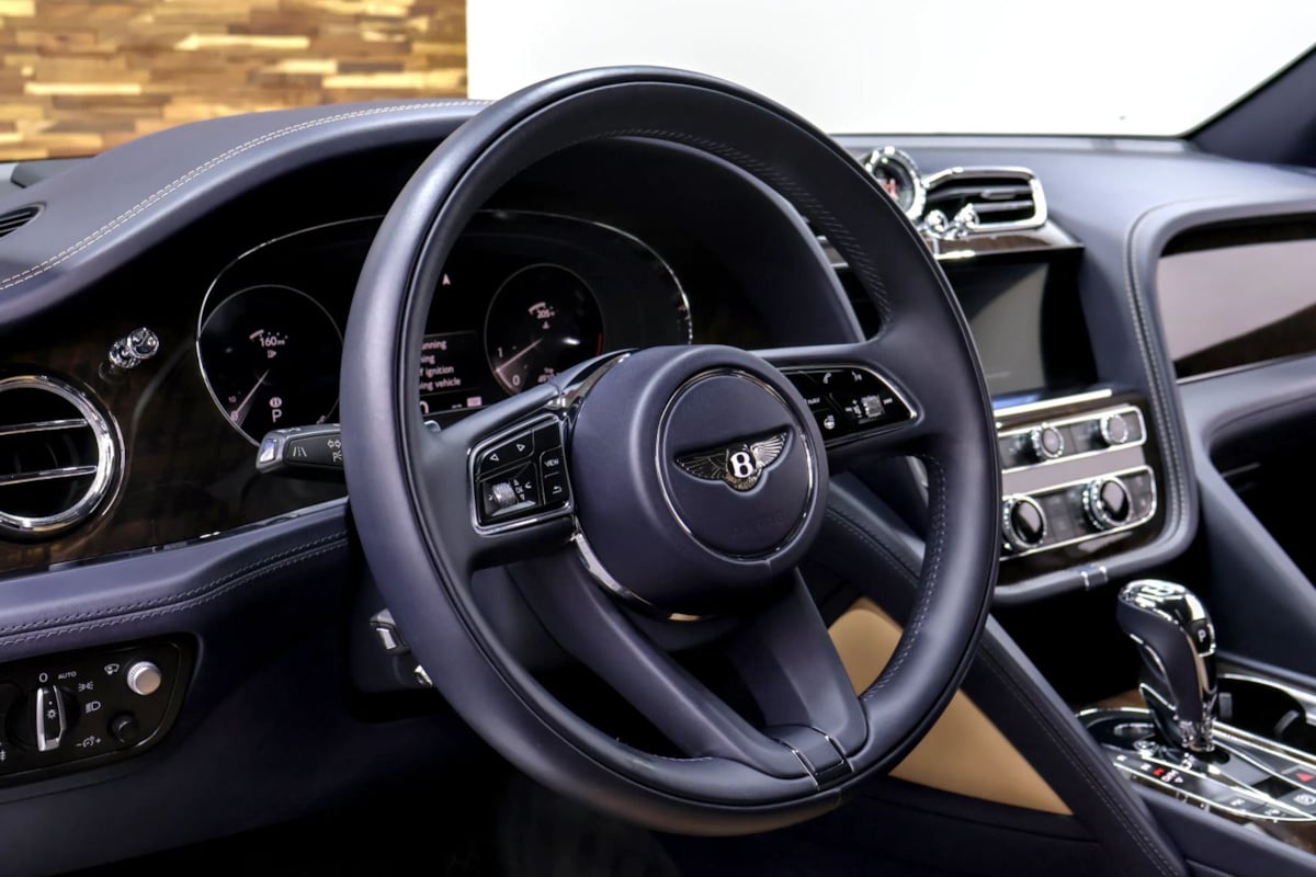 Bentley Bentayga photo 13