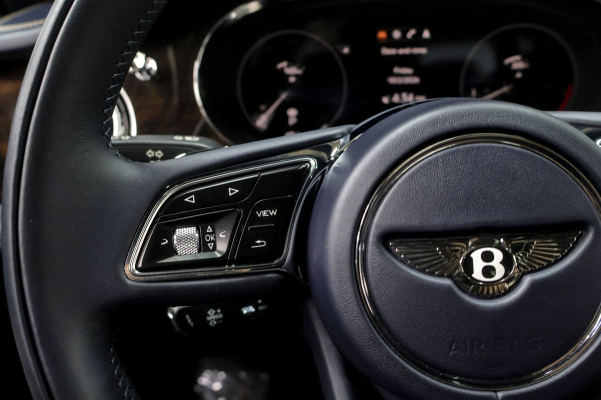 Bentley Bentayga photo 14