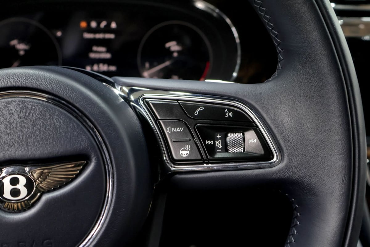 Bentley Bentayga photo 15