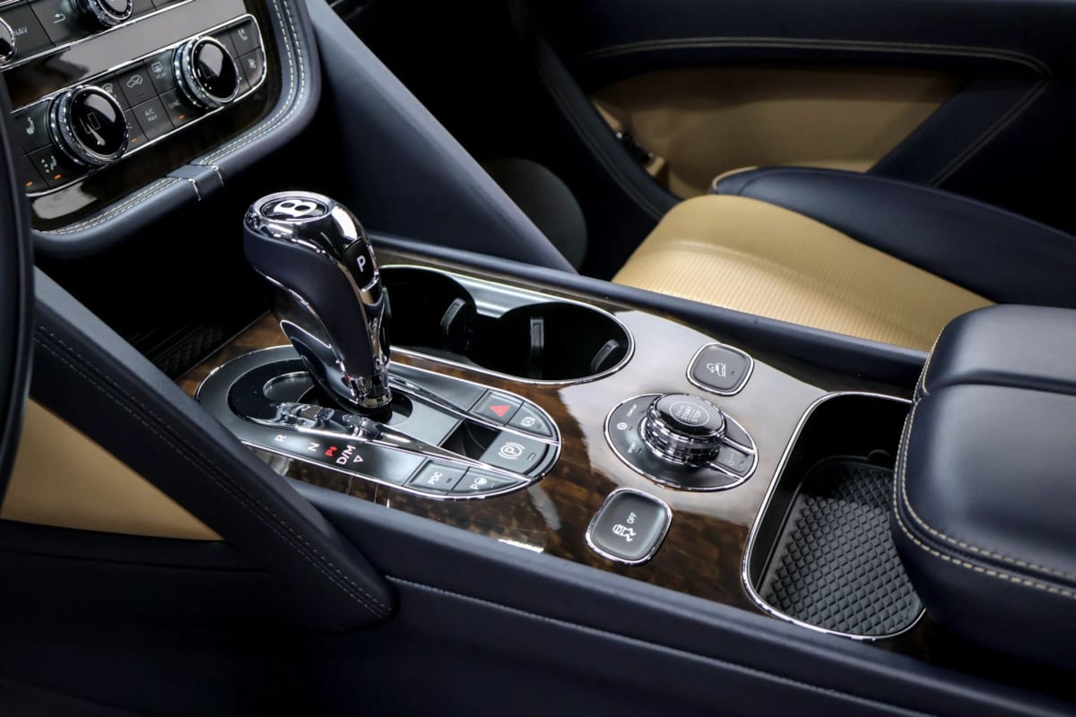 Bentley Bentayga photo 17