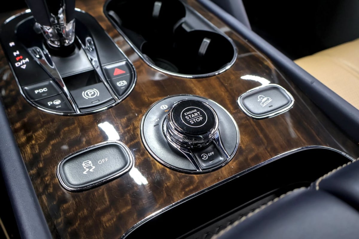 Bentley Bentayga photo 18