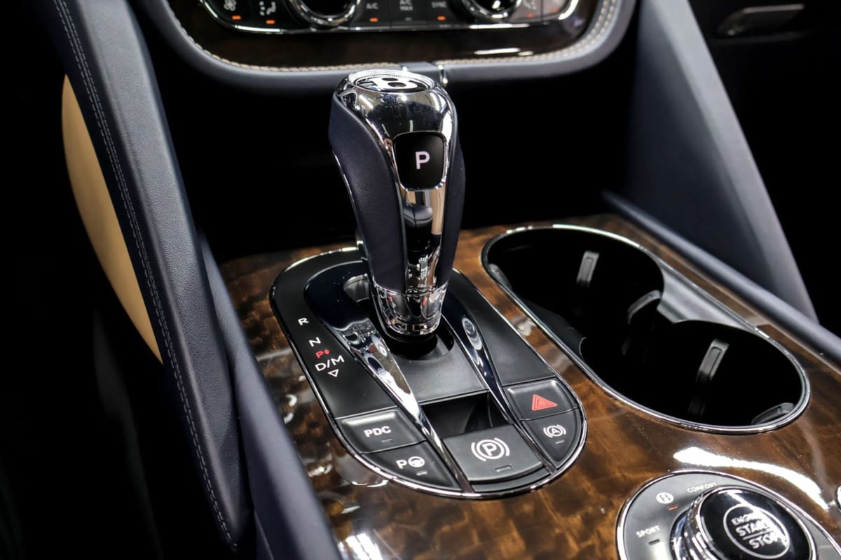 Bentley Bentayga photo 19