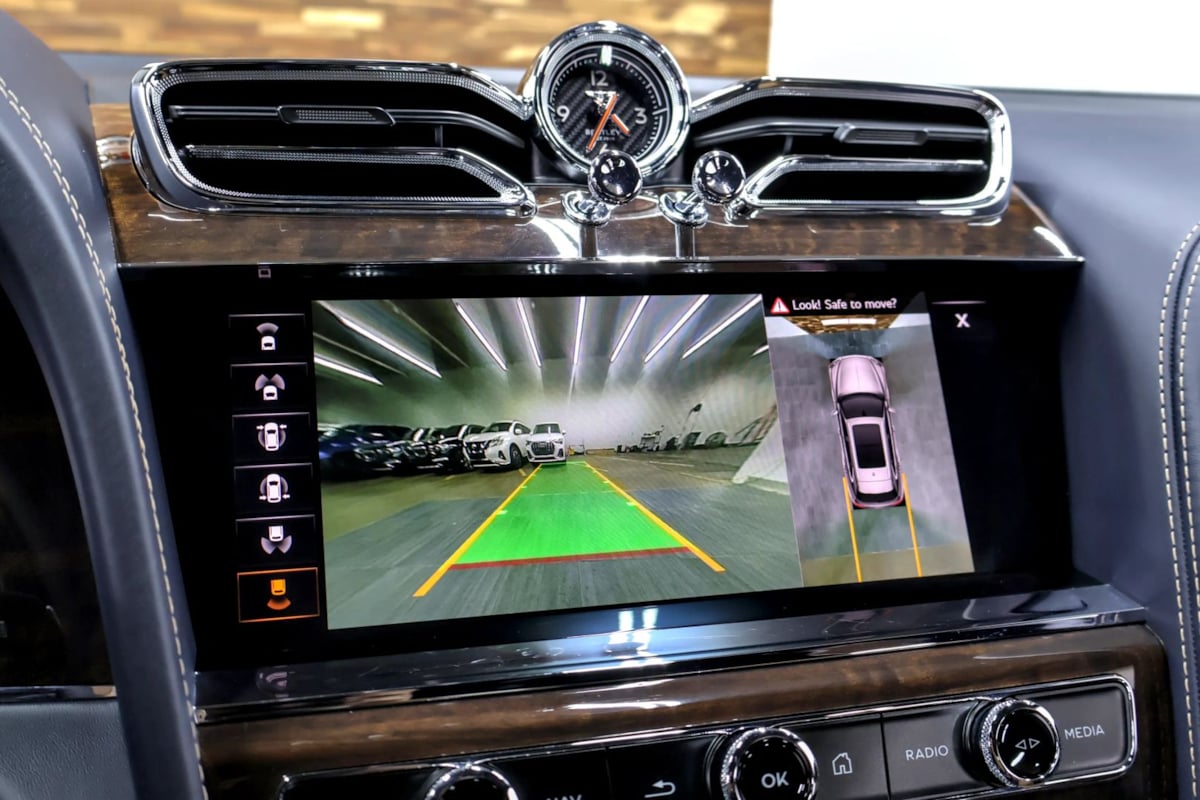 Bentley Bentayga photo 22