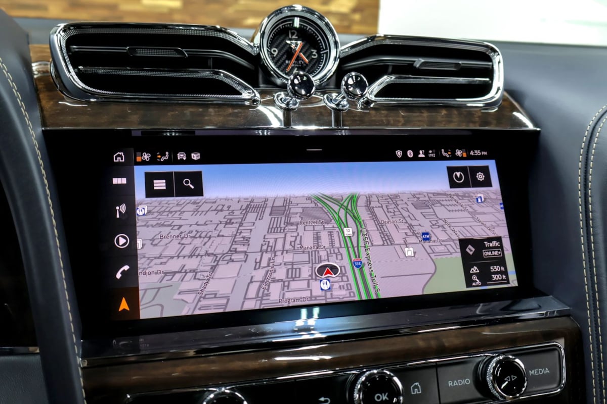 Bentley Bentayga photo 23
