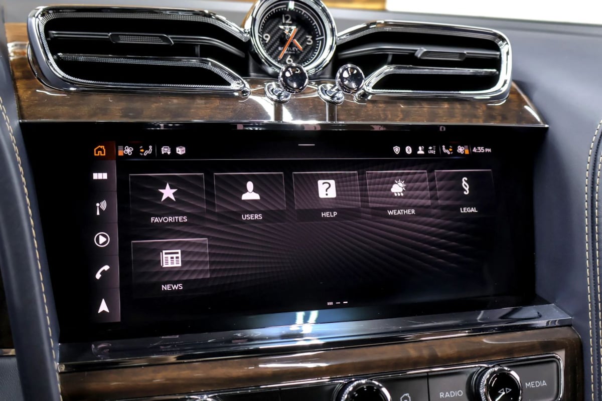 Bentley Bentayga photo 24
