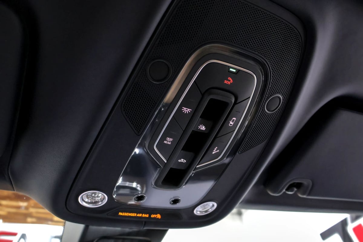 Bentley Bentayga photo 27