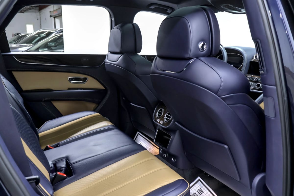 Bentley Bentayga photo 32