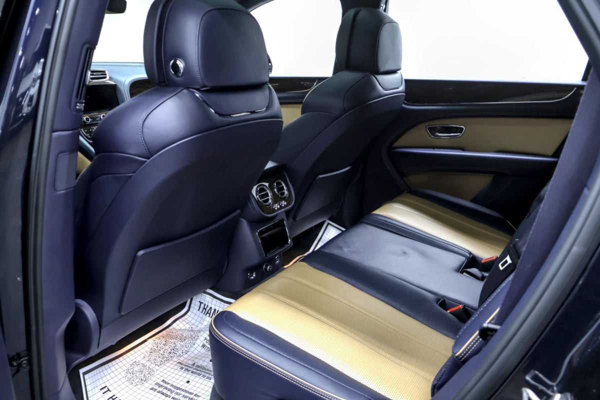 Bentley Bentayga photo 34