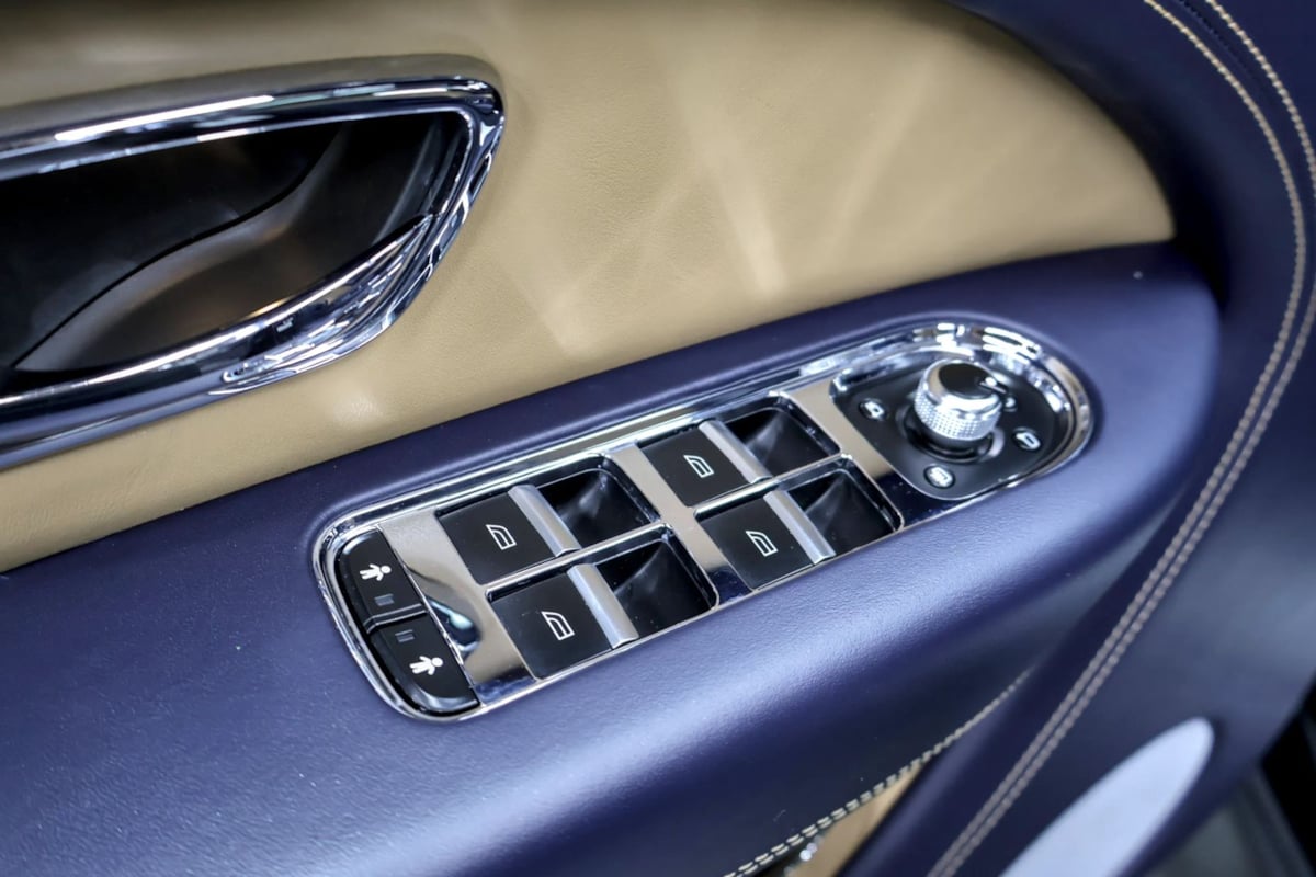 Bentley Bentayga photo 36